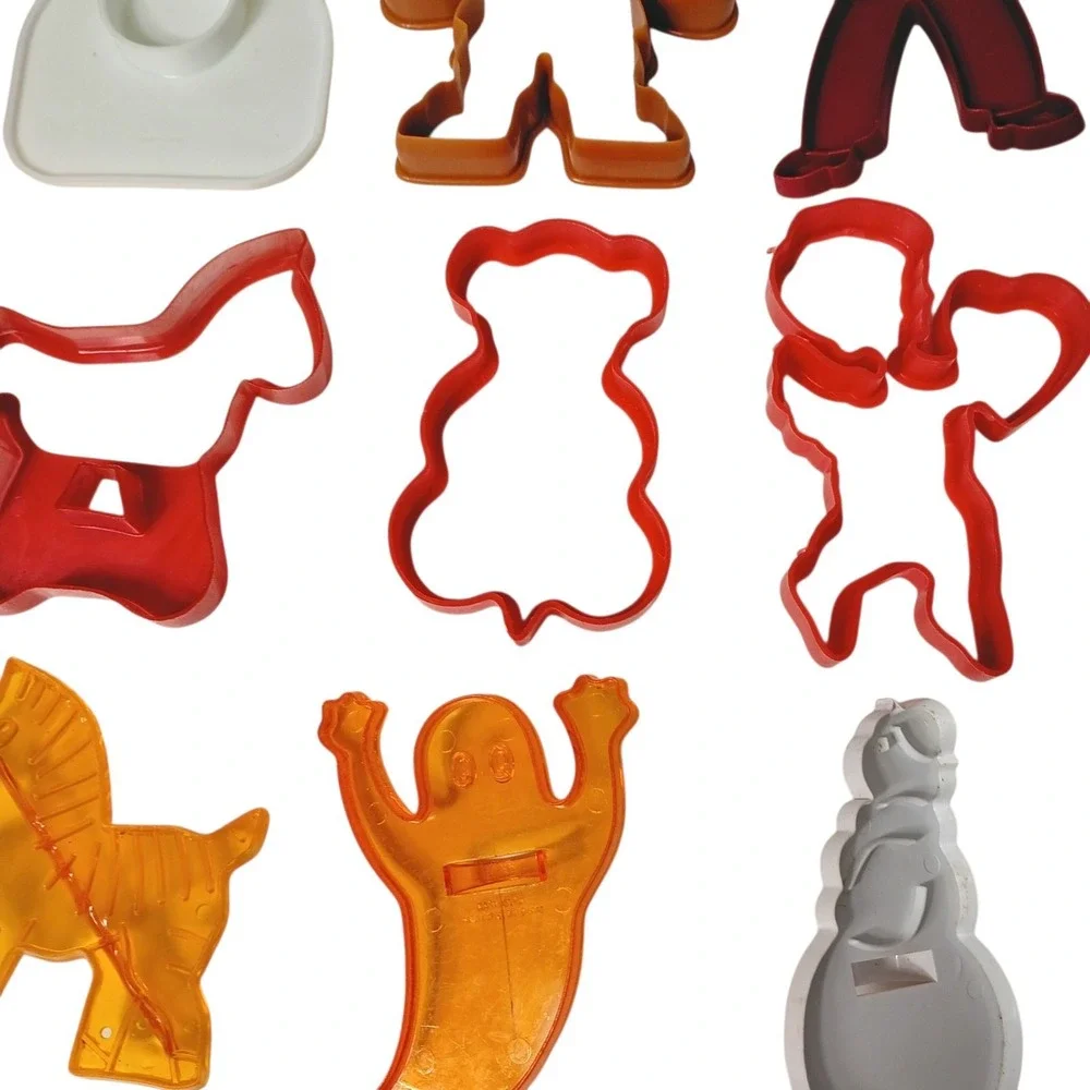 Lot of 20 Vintage Christmas Cookie‎ Cutters Plastic Random Holidays Christmas